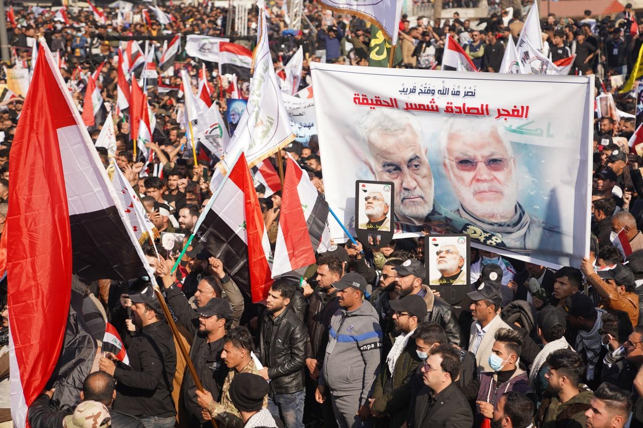 A Bagdad, cérémonies d'hommage à Qassem Soleimani et Abou Mehdi al-Mouhandis un an après leur assassinat par une drone américain. [RTS - Anne-Sophie Le Mauff]