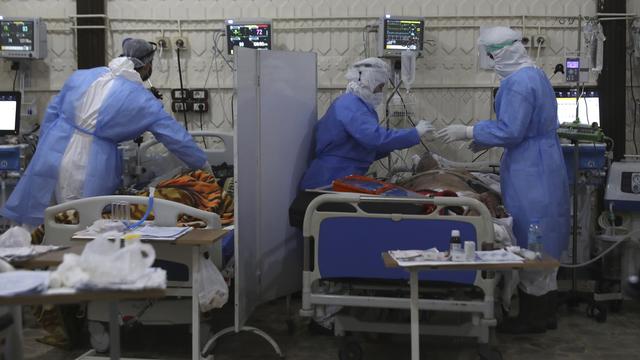 Une unité de soins intensifs traitant des patient atteints du coronavirus dans un hôpital d'Idlib, en Syrie, le 20 septembre 2021. [Keystone - AP Photo/Ghaith Alsayed]