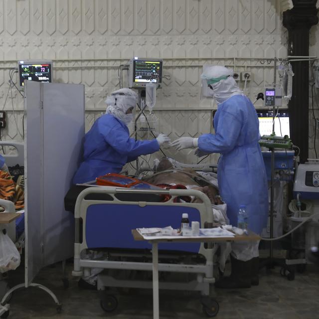 Une unité de soins intensifs traitant des patient atteints du coronavirus dans un hôpital d'Idlib, en Syrie, le 20 septembre 2021. [Keystone - AP Photo/Ghaith Alsayed]