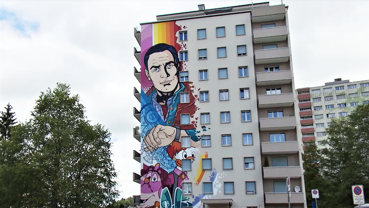 Le Street Art de l'artiste Bâlois Bust au Locle. [RTS]