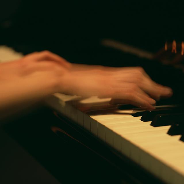 Les mains d'une pianiste. [Depositphotos - shshahidlatif]