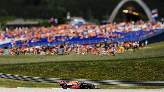 Max Verstappen devant ses supporteurs néerlandais. [Christian Bruna]