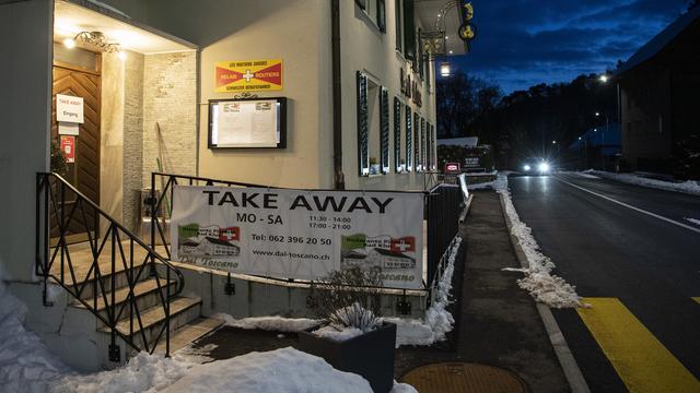 La vente à l'emporter n'est pas toujours une bonne solution pour les restaurants. [Keystone - Peter Schneider]