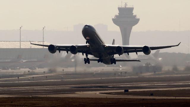 Un avion d'Iberia au décollage de l'aéroport de Madrid. [Reuters - Paul Hanna]