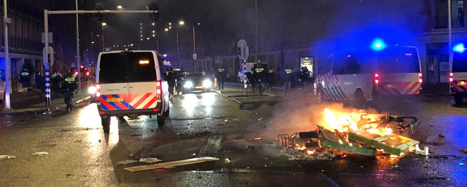 Scène de violences à La Haye, aux Pays-Bas, samedi 20.11.2021. [AFP - Danny Kemp]