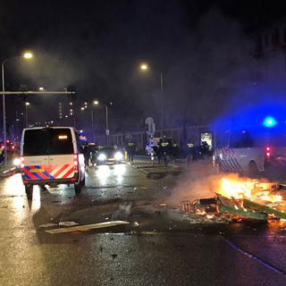 Scène de violences à La Haye, aux Pays-Bas, samedi 20.11.2021. [AFP - Danny Kemp]