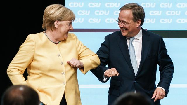 Angela Merkel au côté d'Armin Laschet à Berlin, 21.08.2021. [Pool/EPA/Keystone - Clemens Bilan]