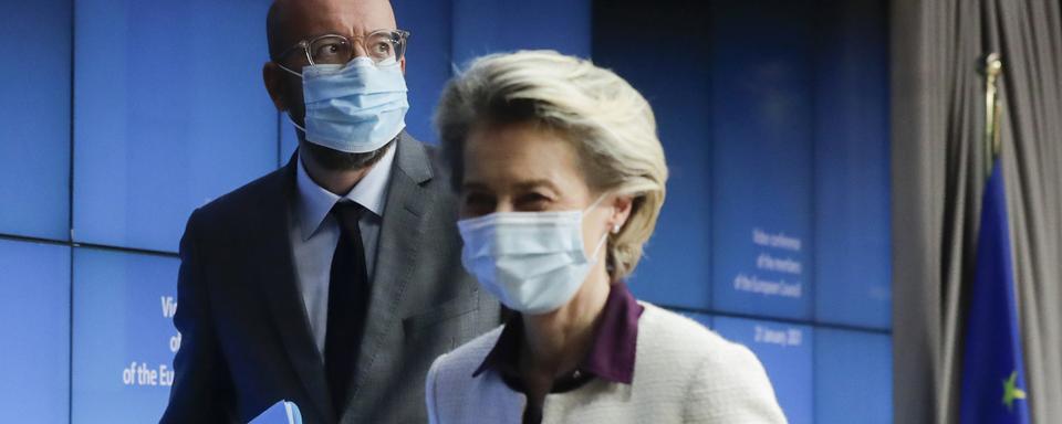 Charles Michel et Ursula von der Leyen ne sont pas d'accord sur le financement de murs aux frontières de l'UE. [Pool/AP/Keystone - Olivier Hoslet]