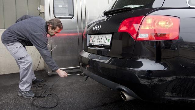 Le canton de Vaud veut limiter la pollution des véhicules par des encouragements. [Keystone - Salvatore Di Nolfi]