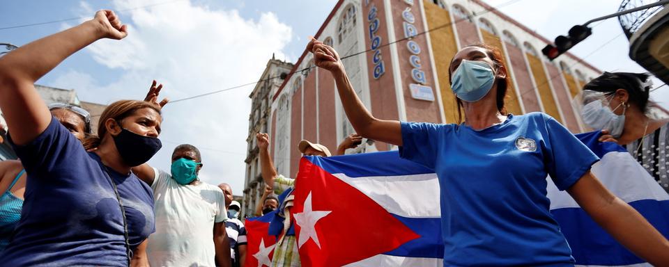 Manifestants dans les rues de La Havane, dimanche 11.07.2021. [EPA/Keystone - Ernesto Mastrascusa]