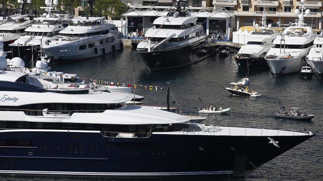 Des yachts exposés au Port Hercule de Monaco dans le cadre du congrès européen le "Monaco Yacht Show". [Keystone - EPA / SEBASTIEN NOGIER]