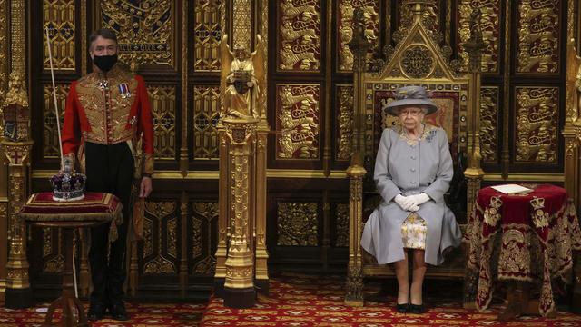 La reine Elizabeth II juste avant de prendre la parole pour le discours du trône, dans la Chambre des Lords, au Palais de Westminster. Londres, le 11 mai 2021. [Keystone - Chris Jackson/Pool via AP]