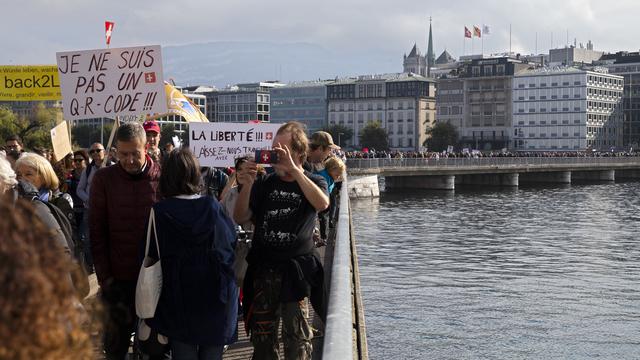 Manifestation contre les mesures sanitaires à Genève. [Keystone - Salvatore Di Nolfi]