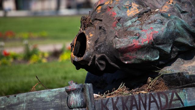 Le Premier ministre du Canada Justin Trudeau a dénoncé vendredi les "actes de vandalisme", condamnant le renversement de deux statues de la monarchie et les dégradations d'au moins dix églises. [ANADOLU AGENCY VIA AFP - DANIEL CRUMP]