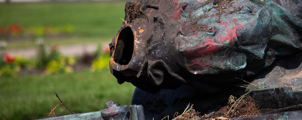 Le Premier ministre du Canada Justin Trudeau a dénoncé vendredi les "actes de vandalisme", condamnant le renversement de deux statues de la monarchie et les dégradations d'au moins dix églises. [ANADOLU AGENCY VIA AFP - DANIEL CRUMP]