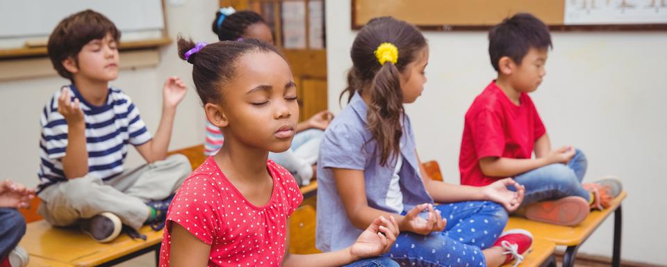 À Genève, lʹécole Montessori 3-12 propose des séances de méditation à ses élèves depuis 2017. [Depositphotos - Wavebreakmedia]