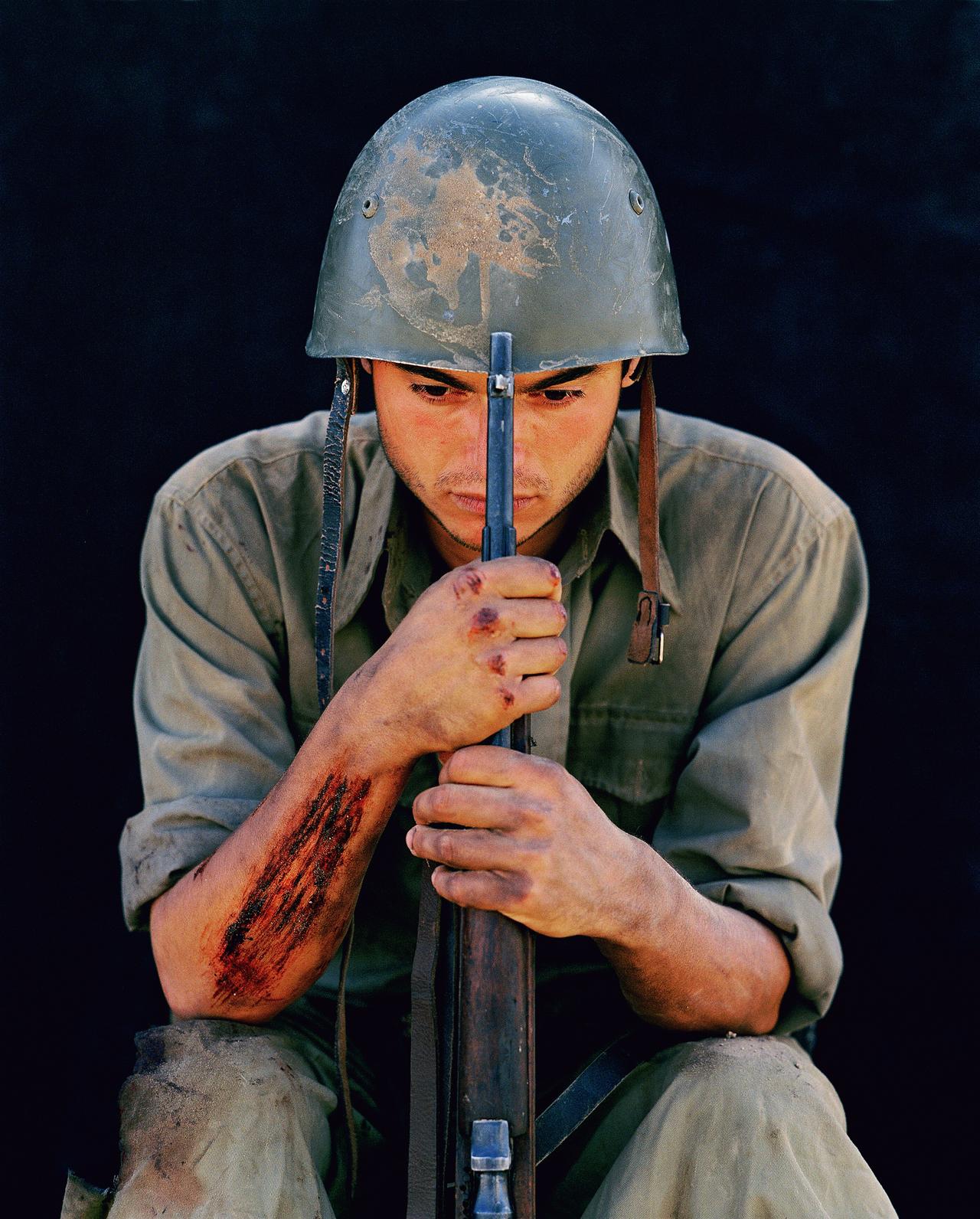 EL ALAMEIN – LA LINEA DEL FUOCO, exposition "BTS - Behind the scenes, Photographies de Philippe Antonello" [Enzo Monteleone, 2002. Courtesy of Cattleya & Medusa Film]