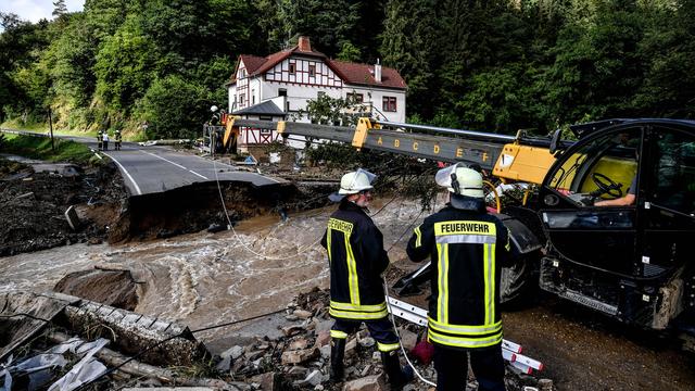 Une route emportée par les inondations à Schuld, en Allemagne, le 15 juillet 2021. [EPA/Keystone - Sascha Steinbach]