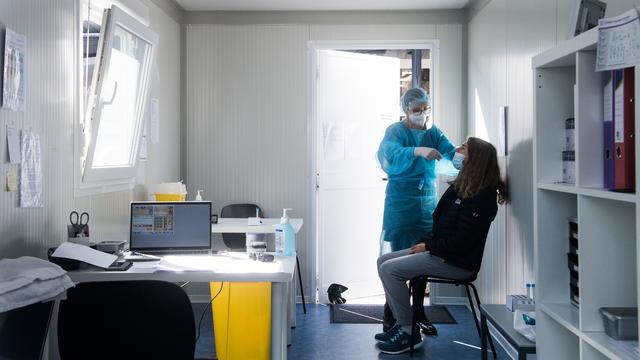 Dépistage du Covid dans une pharmacie de Balerna, au Tessin. [Ti-Press/Keystone - Alessandro Crinari]