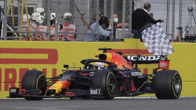 Max Verstappen (Red Bull) a remporté un GP d'Emilie-Romagne mouvementé [AP Photo/Luca Bruno]