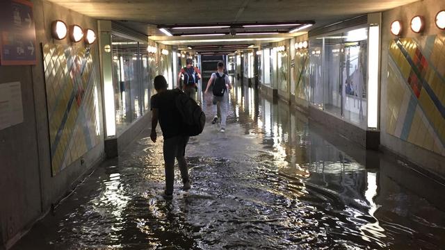 Des inondations à la gare de Bulle. [Célestine Chammartin]