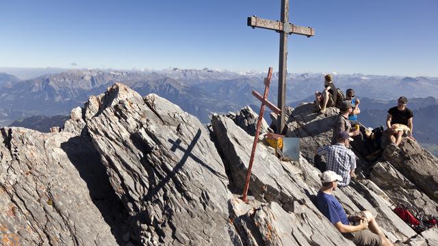 Dans les Grisons, les jours avec de la neige fraîche diminueront "sensiblement" à toutes les altitudes. [Keystone - Arno Balzarini]