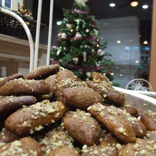 Des Melomakarona, biscuits de Noël grecs. [NurPhoto via AFP - Wassilios Aswestopoulos]