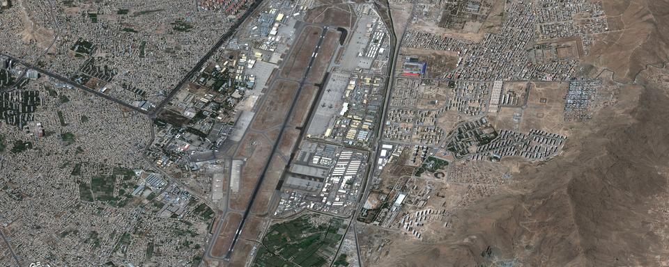 Une vue de l'aéroport de Kaboul prise par satellite le 27 août 2021. [Keystone - Satellite Image Maxar Technologies via AP]