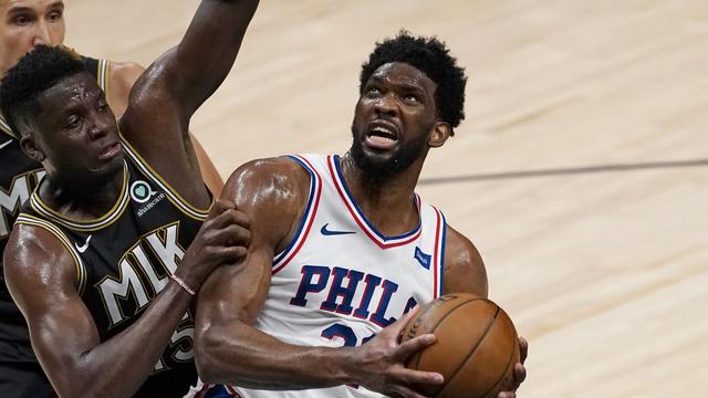 Clint Capela et ses coéquipiers ont raté leur 1re balle de match. [AP Photo/John Bazemore]