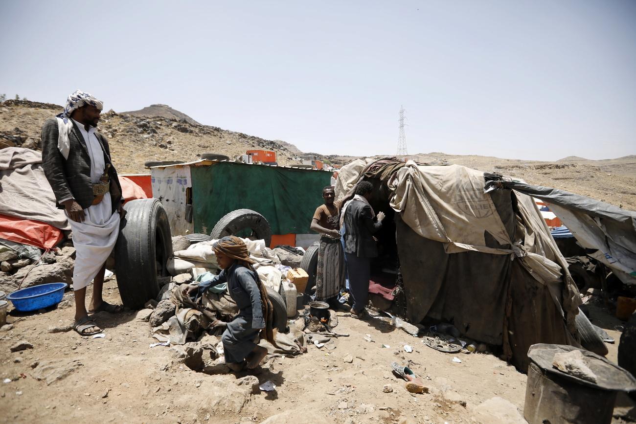 Un camp de déplacés yéménites, aux abords de la capitale Sanaa, le 7 avril 2021. [EPA/Keystone - Yahya Arhab]