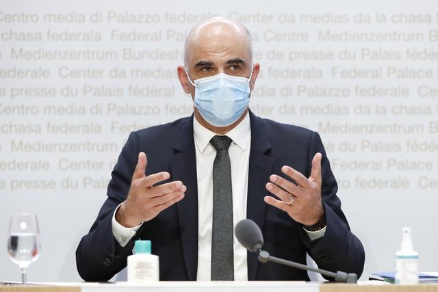 Le conseiller fédéral Alain Berset, en charge de la santé, lors de la conférence de presse du 21 avril 2021. [KEYSTONE - PETER KLAUNZER]