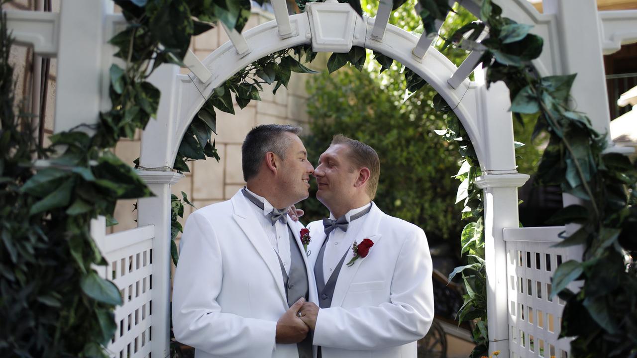 Un mariage entre deux personnes homosexuelles. [KEYSTONE - JOHN LOCHER/AP PHOTO]