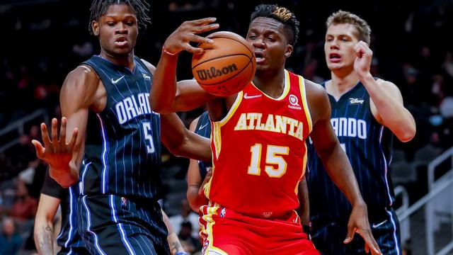 Clint Capela (15) a soigné ses statistiques contre le Magic d'Orlando. [Keystone - Erik S. Lesser]