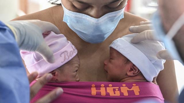 Plus de 1,6 million de paires de jumeaux naissent chaque année dans le monde. [AFP - Joaquin Sarmiento]