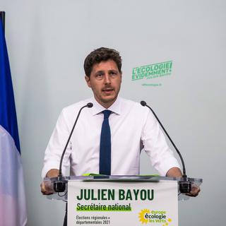 Le secrétaire national du parti EELV Julien Bayou. [Keystone/EPA - Christophe Petit Tesson]