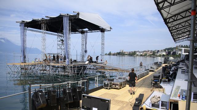 Pour le coup d'envoi de cette 55e édition du Montreux Jazz Festival, le français Woodkidest attendu sur une nouvelle scène entièrement construite sur le lac. [keystone - Laurent Gillieron]