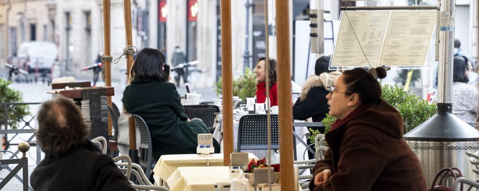 Les bars et restaurants sont à nouveau ouverts dans la capitale italienne. [Keystone - Massimo Percossi]