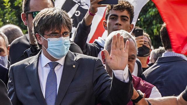 Carles Puigdemont à son arrivé au tribunal de Sassari en Sardaigne, le 4 octobre 2021. [AFP - Gianniu Biddau]