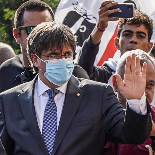 Carles Puigdemont à son arrivé au tribunal de Sassari en Sardaigne, le 4 octobre 2021. [AFP - Gianniu Biddau]