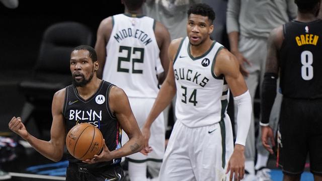 Kevin Durant (à g.) a mené les siens à la victoire. [AP Photo/Kathy Willens]