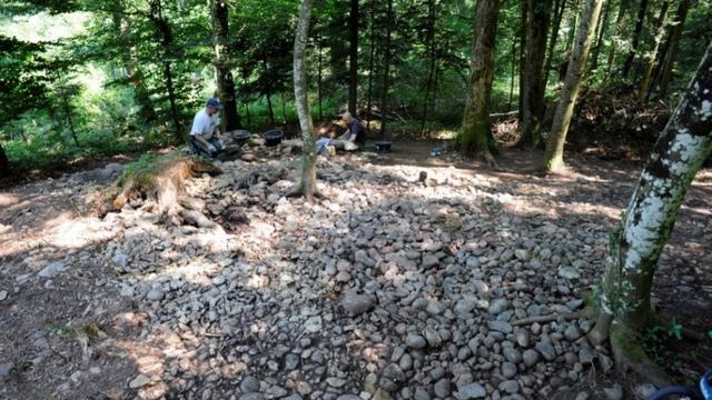 Fouille sur le tumulus de Colombier (NE). [Université de Neuchâtel]