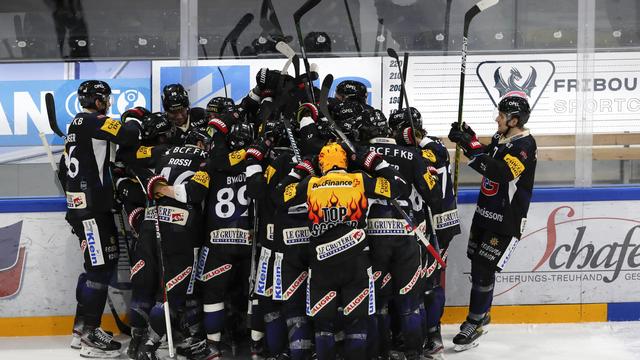 Les Fribourgeois jubilent après leur victoire face à Davos [Peter Klaunzer]