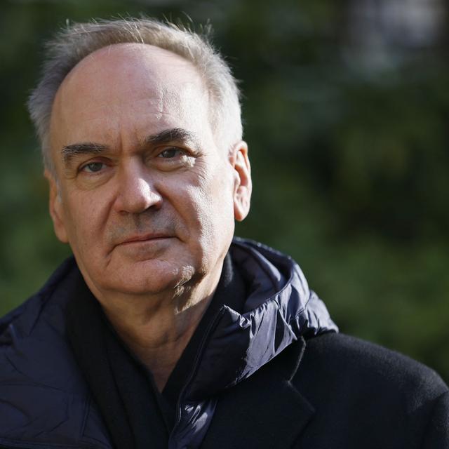 L'écrivain français Hervé Le Tellier le 30 novembre 2020 à Paris. [AFP - Thomas SAMSON]