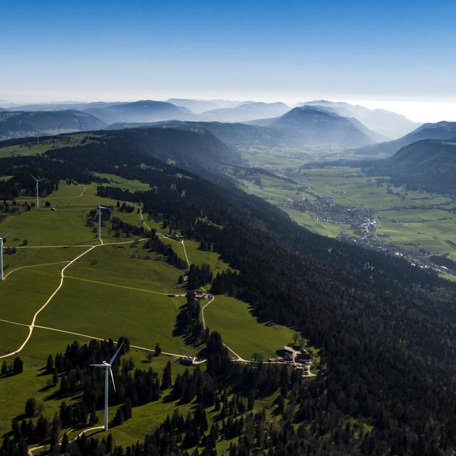 Après le vote de Moutier, le Jura bernois est à la recherche d'un second souffle. Ici une photo de la commune de Saint-Imier. [Keystone - Valentin Flauraud]