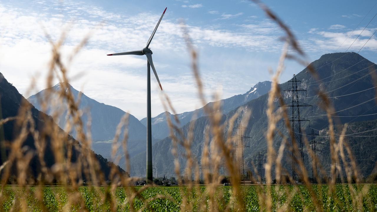 La Suisse est "moyenne" sur les énergies renouvelables, où elle figure après le 20e rang. [Keystone - Laurent Darbellay]