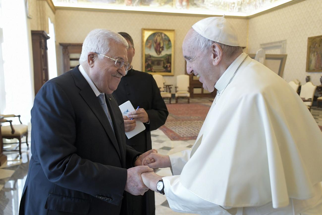 Le pape François a reçu le président palestinien Mahmoud Abbas pour la sixième fois depuis 2013. [Keystone - VATICAN MEDIA HANDOUT]
