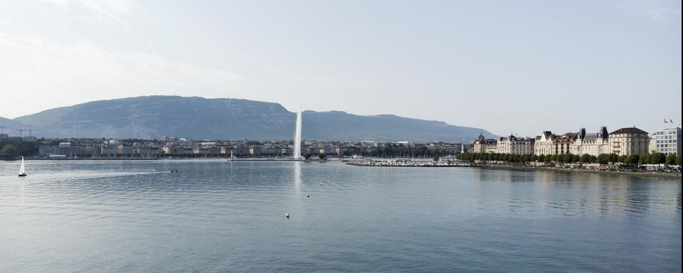 Vue sur la rade du lac Léman, à Genève. [KEYSTONE - Salvatore Di Nolfi]