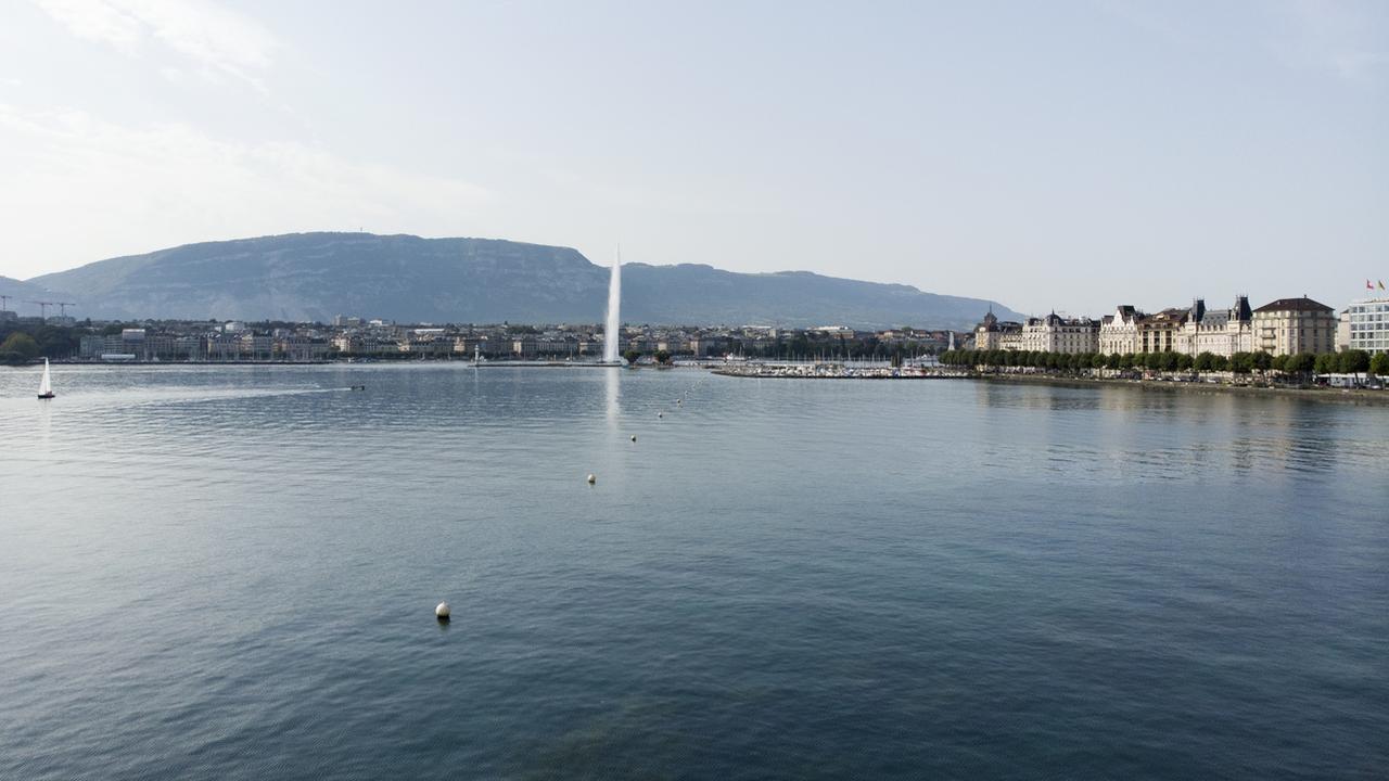 Vue sur la rade du lac Léman, à Genève. [KEYSTONE - Salvatore Di Nolfi]