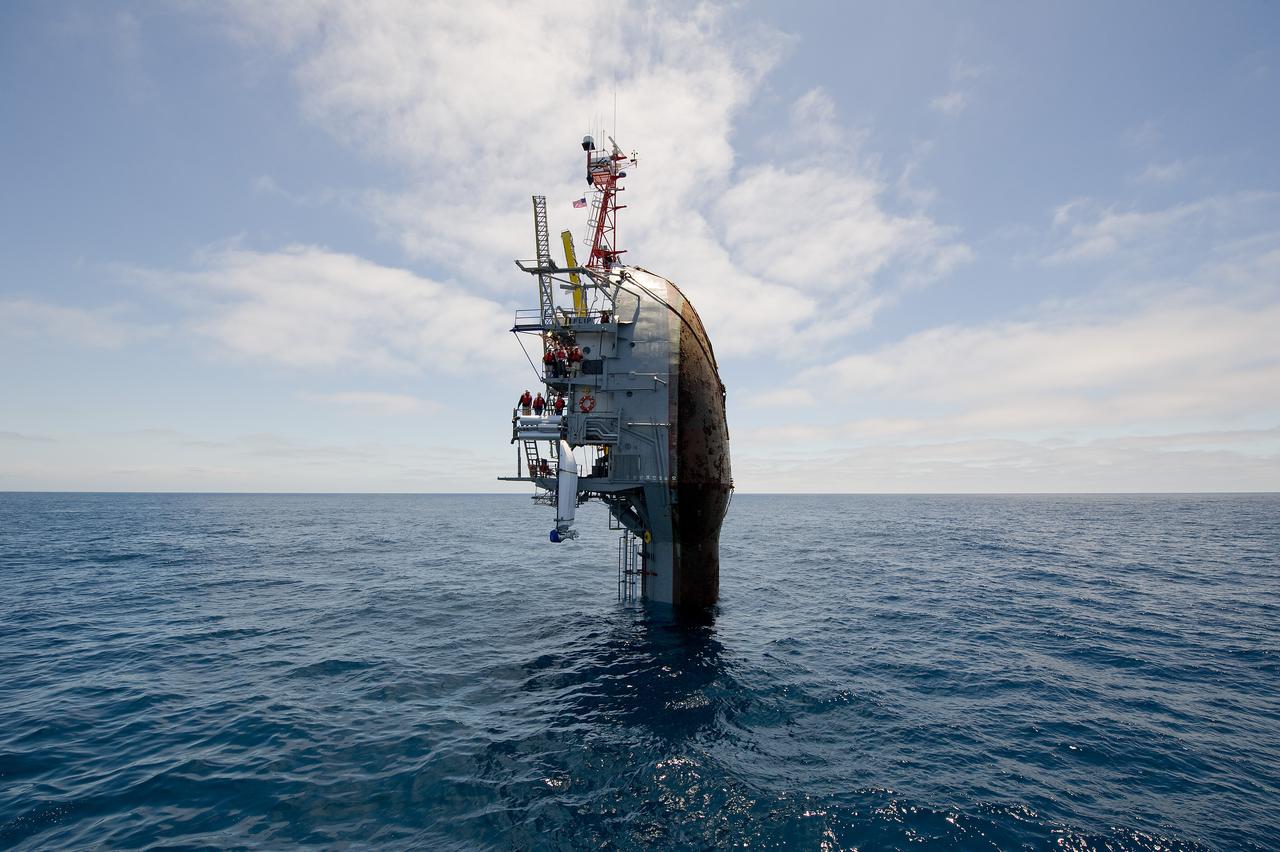 Le Polar Pod s'inspire du navire américain "RV FLIP", conçu dans les années 60. [Domaine Public - U.S. Navy/John F. Williams]