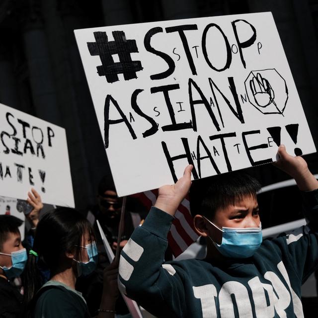 Depuis le début de la pandémie de la Covid-19, les communautés asiatiques de plusieurs pays européens subissent un racisme décomplexé. [AFP - Spencer Platt / Getty Images]